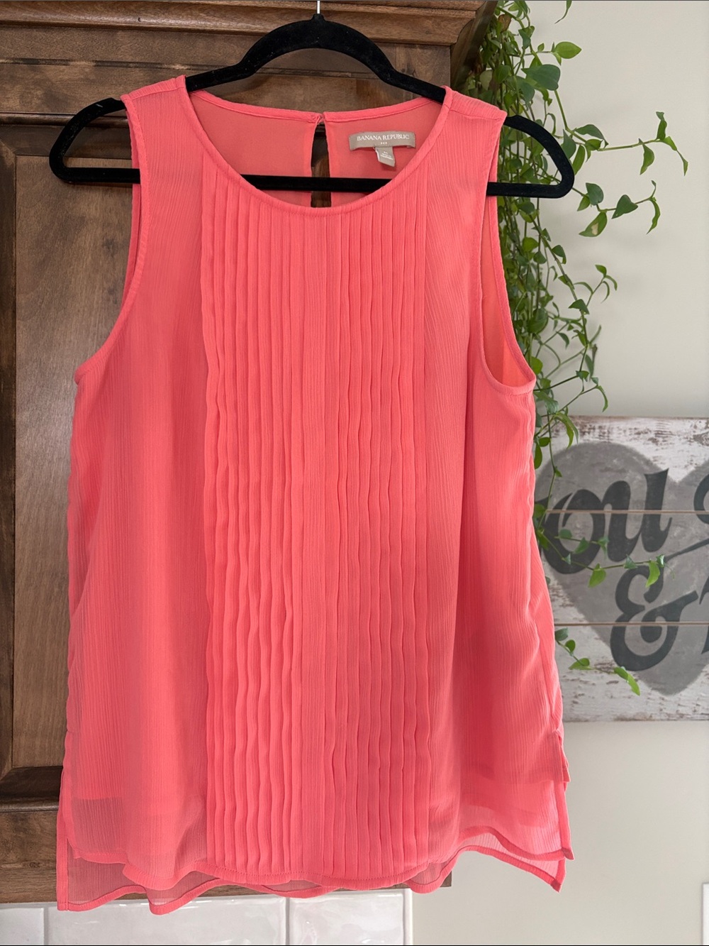 Banana Republic Coral Pleated Front Sleeveless Camisole